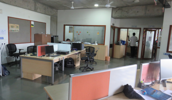 The Computer Lab at COEP's Bhau Institute, equipped with modern technology for entrepreneurial and innovative work.